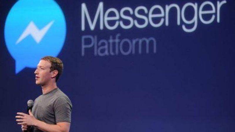 Mark Zuckerberg představuje chatboty pro komunikační aplikaci Messenger.