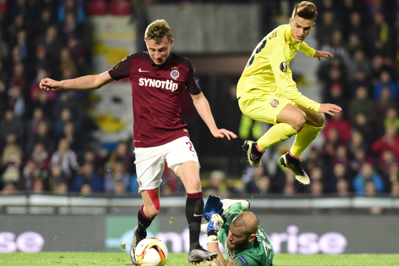 Ladislav Krejčí v utkání s Villarrealem.