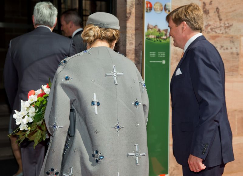 Některé z ozdobných křížů připomínají nacistický symbol. Některé z ozdobných křížů připomínají nacistický symbol.