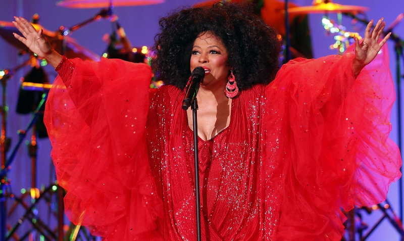 Diana Ross měla autonehodu, naštěstí je v pořádku.