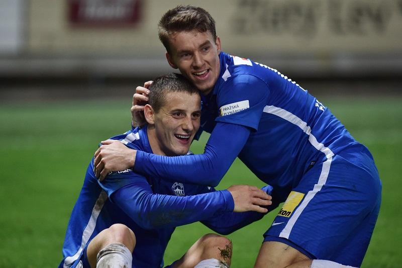 Utkání 25. kola první fotbalové ligy: Slovan Liberec - Vysočina Jihlava, 16. dubna v Liberci. Fotbalisté Liberce Herolind Shala (vlevo) a Zdeněk Folprecht se radují z gólu.