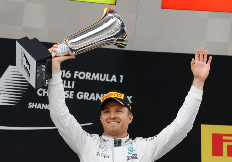 Nico Rosberg slaví výhru ve velké ceně Číny.