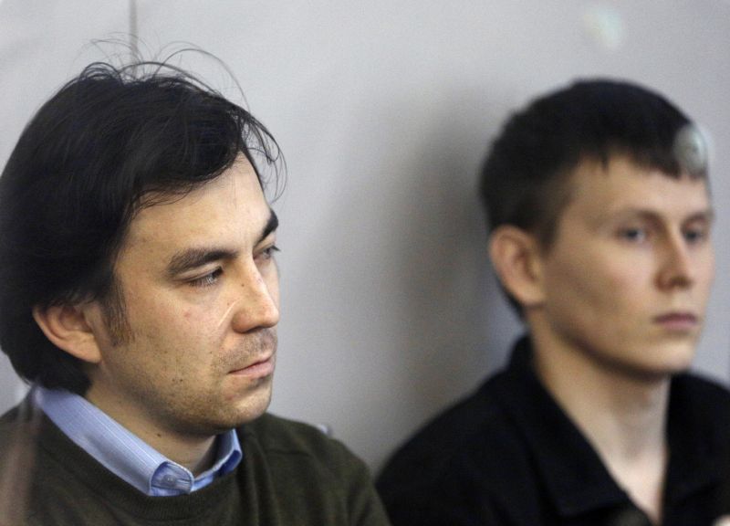 Jevgenij Jerofejev (vlevo) a Alexandr Alexandrov u kyjevského soudu.