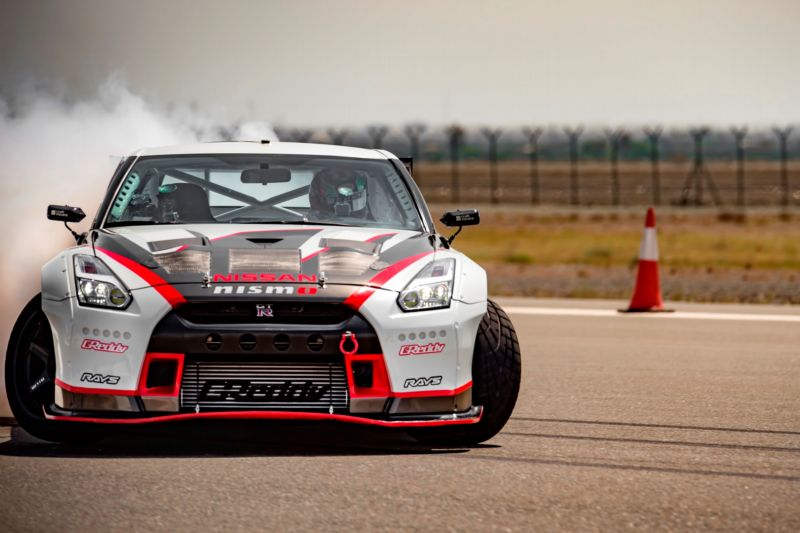 Nissan se zapsal do Guinessovy knihy rekordů nejrychlejším driftem.