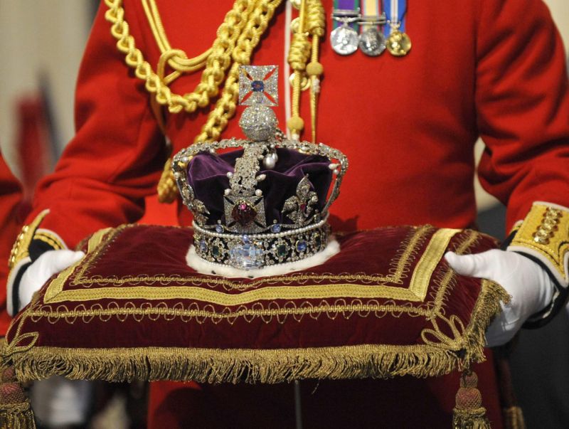 Diamant Koh-i-Noor je součástí britské korunovační koruny. Diamant Koh-i-Noor je součástí britské korunovační koruny.