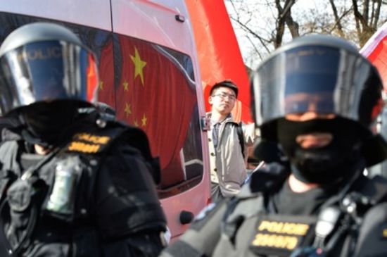 Policie se omluvila vedení školy kvůli postupu na pražské FAMU.