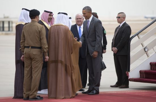 Baracka Obamu na letišti přivítal sám král Salmán. 