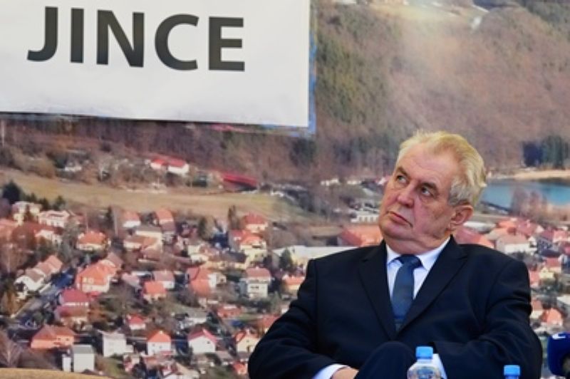 Zeman na závěr své návštěvy v Jincích oznámil, že se zúčastní soudu s Halbichem.