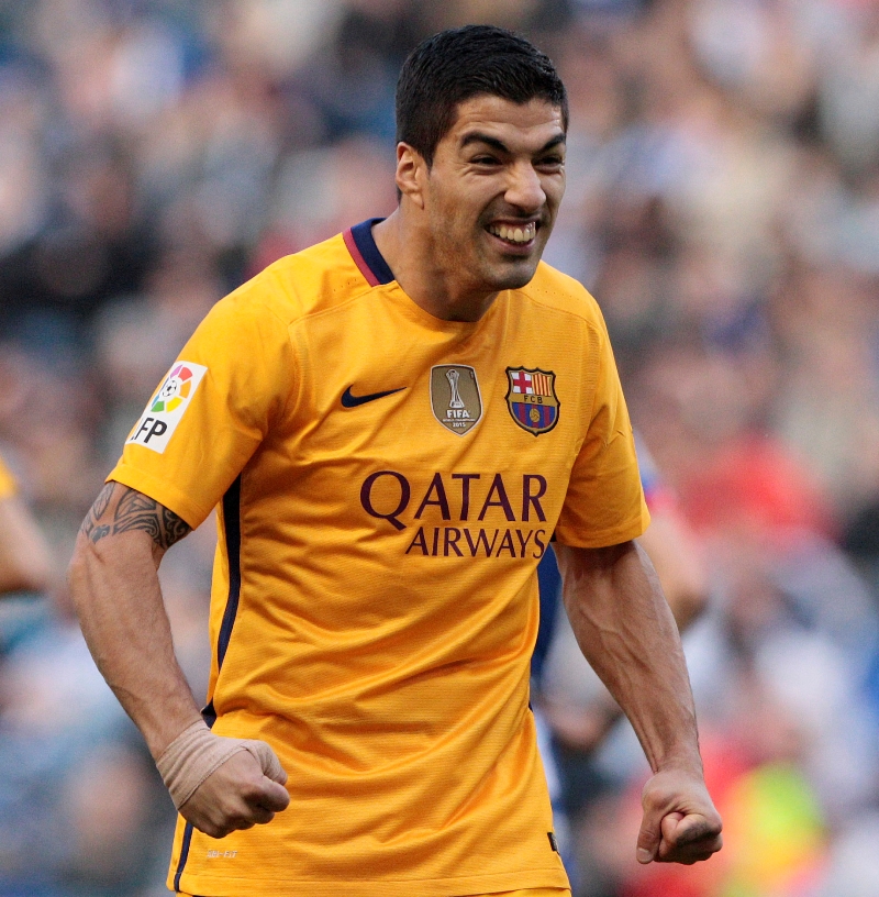 Útočník Barcelony Luis Suárez ve středu zažil mimořádný večer, když v zápase španělské ligy v La Coruni čtyři góly vstřelil, další tři připravil a pomohl k drtivému vítězství 8:0. Útočník Barcelony Luis Suárez ve středu zažil mimořádný večer, když v zápase španělské ligy v La Coruni čtyři góly vstřelil, další tři připravil a pomohl k drtivému vítězství 8:0.