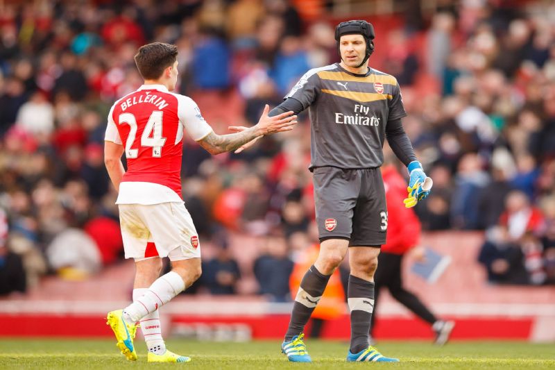 Gólman Petr Čech v akci. 