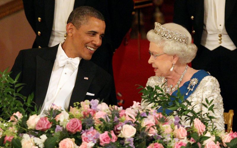Americký prezident Barack Obama a britská královna Elizabeth II. během státního banketu v Buckinghamském paláci v Londýně. Snímek z roku 2011.