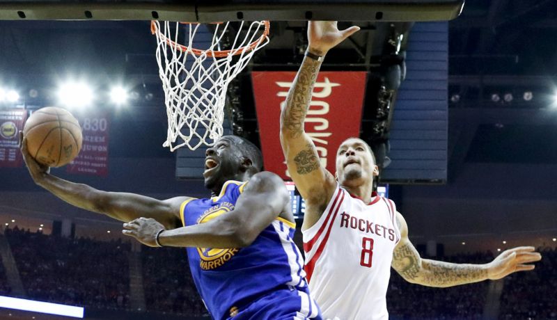 Momentka ze zápasu Golden State s Houstonem.