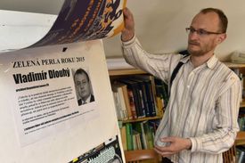 Prezident Hospodářské komory ČR Vladimír Dlouhý je letošním držitelem anticeny Zelená perla za protiekologický výrok, a to za odpověď na otázku, zda by se ukončením JE Dukovany zvýšila nezaměstnanost na Třebíčsku.