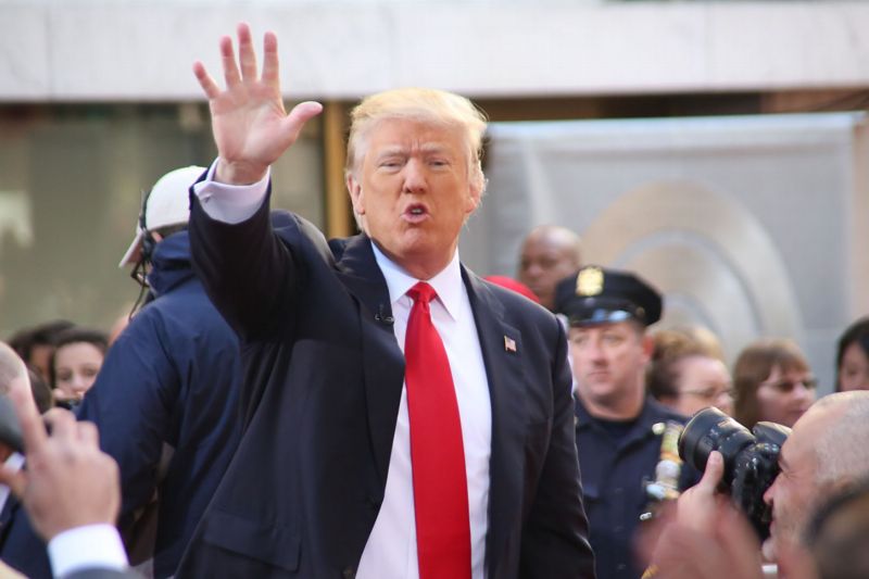 Trumpovi se zdá stáhnout někoho z bankovky tvrdé.