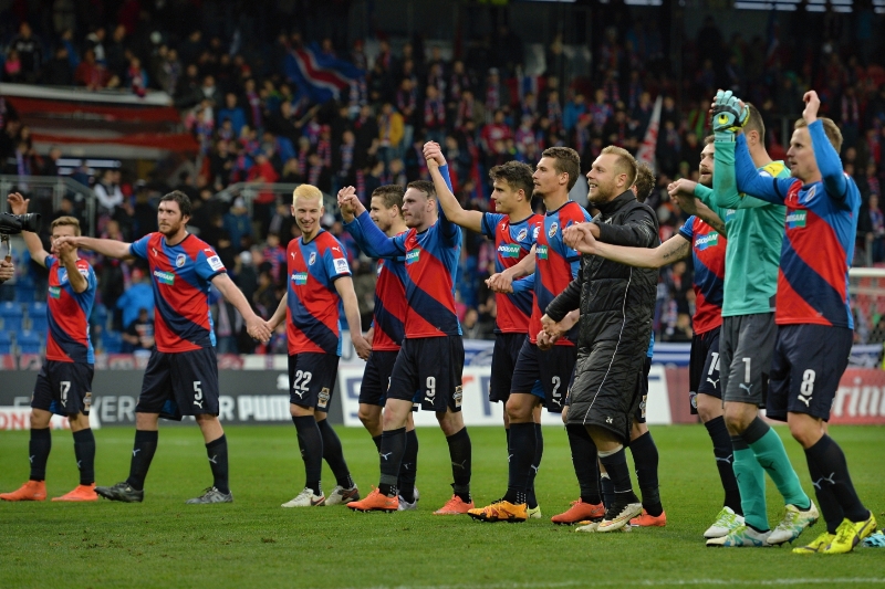 Veselí fotbalisté Viktorie Plzeň, budou se podobně radovat i na Letné? 