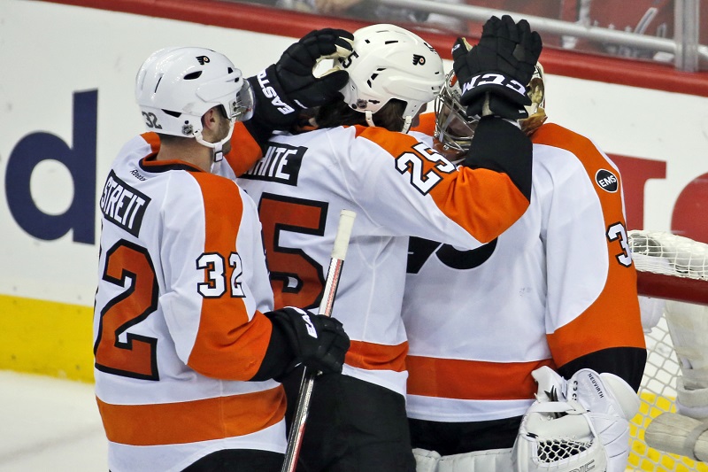 Gólman "Philly" Michal Neuvirth. 