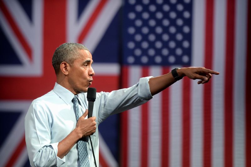 Americký prezident Barack Obama v průběhu diskuze s britskými občany.
