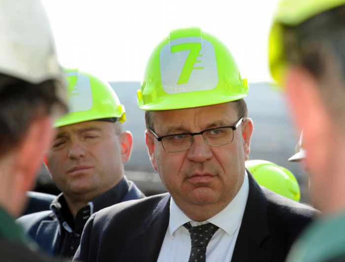 Ministr průmyslu a obchodu Jan Mládek (uprostřed).
