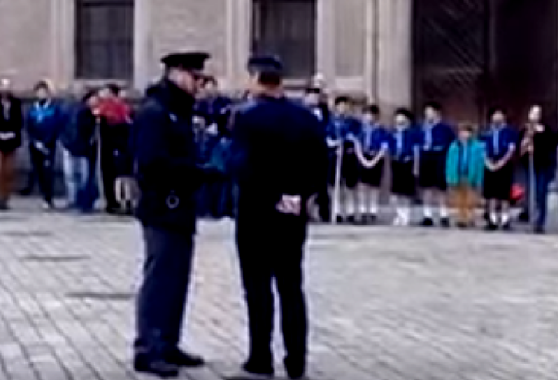 Tradiční skautská mše v bazilice sv. Jiří na Pražském hradě se odehrála bez státní hymny.