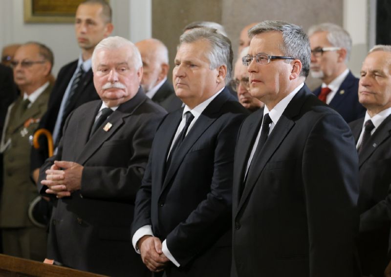 Zleva Lech Walesa, Aleksander Kwasniewski a Bronislaw Komorowski.