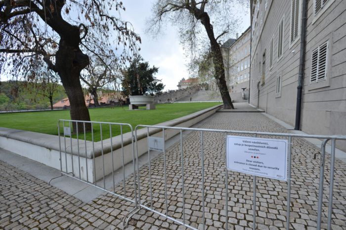 Hrad uzavřel vstup z Hradčanského náměstí do jižních zahrad.