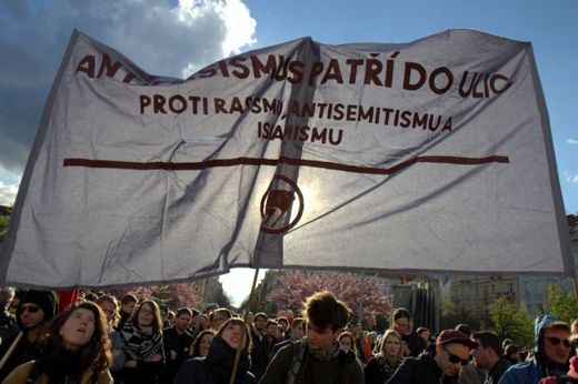 Protestu předcházel odpoledne happening u kavárny Café v lese.