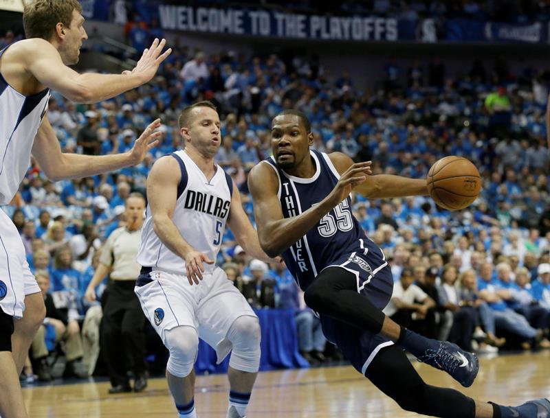 Basketbalisté Oklahomy v pátém utkání play off porazili Dallas 118:104 a po vítězství 4:1 na zápasy postoupili do semifinále Západní konference NBA, v němž vyzvou San Antonio. Basketbalisté Oklahomy v pátém utkání play off porazili Dallas 118:104 a po vítězství 4:1 na zápasy postoupili do semifinále Západní konference NBA, v němž vyzvou San Antonio.
