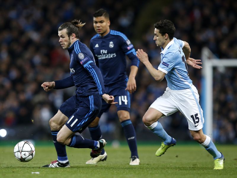 Bale v akci. 
