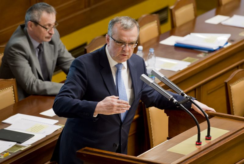 Reálně hrozí, že finanční a administrativní náklady zákona o EET přimějí některé živnostníky svoji činnost ukončit, je přesvědčen Miroslav Kalousek (na snímku).