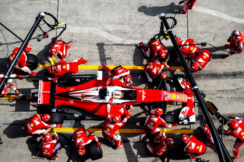 Motory formule 1 udávají trendy i pro sériovou výrobu vozů.