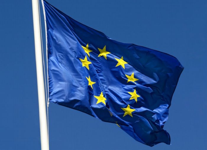 Evropská unie pozastavila výplatu dotací na 25 projektů.