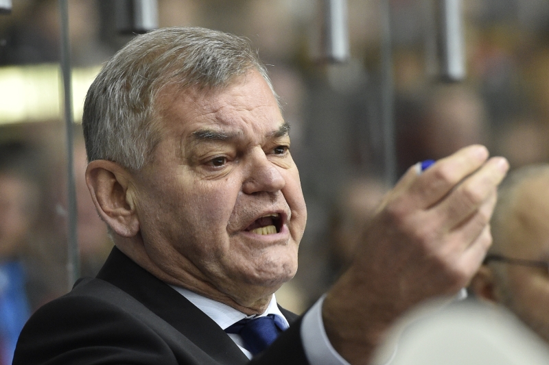 Trenér hokejové reprezentace Vladimír Vůjtek.