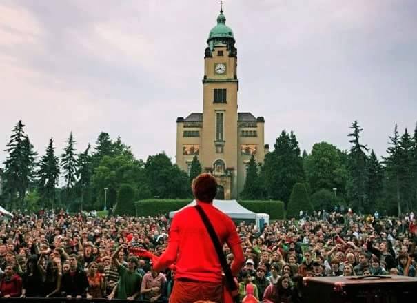 Festival Mezi ploty krom hudebních vystoupení nabídne i téma trápení. 