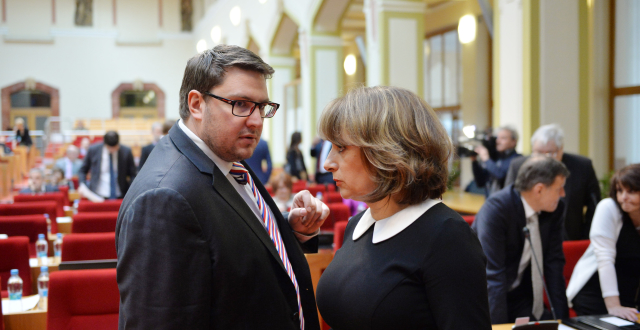 Zastupitel Radomír Nepil a primátorka Adriana Krnáčová. Zastupitel Radomír Nepil a primátorka Adriana Krnáčová.