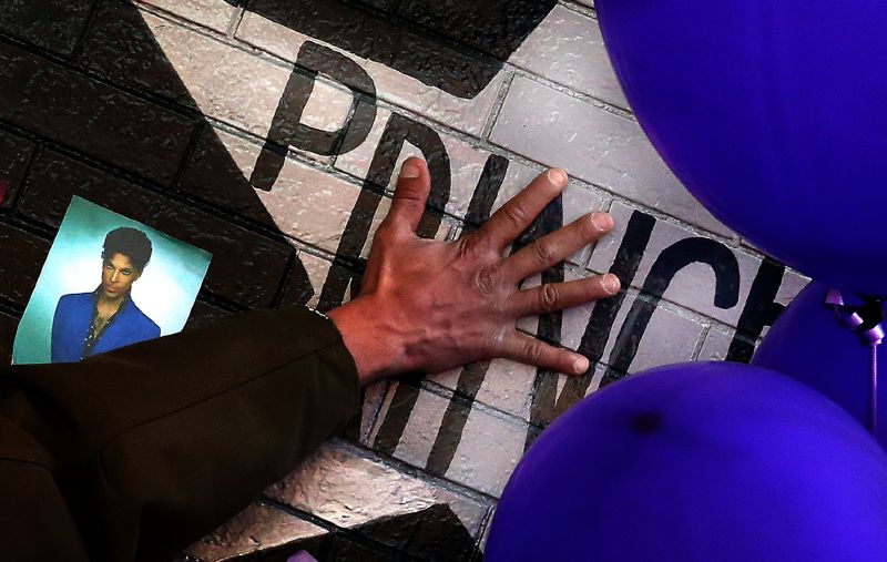 Celý svět po smrti Prince truchlí.