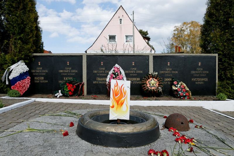 Věčný oheň nahradil obrázek šlehajících plamenů.