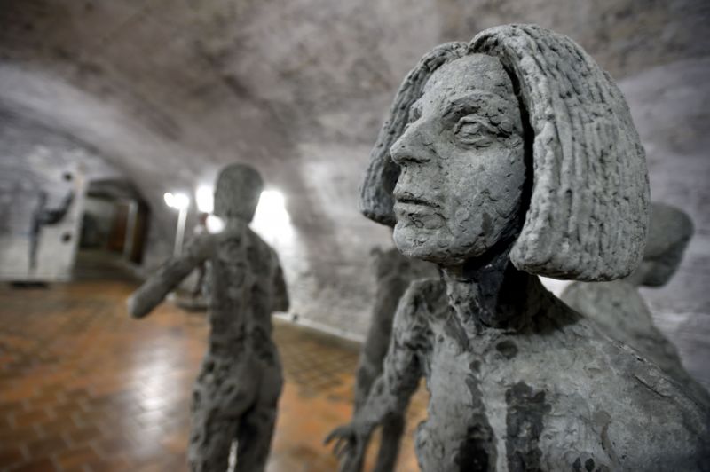 Expozice soch Olbrama Zoubka ve sklepení zámku Litomyšl.