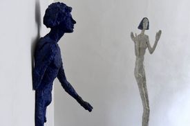 Hlavním tématem výstavy je lidská figura.