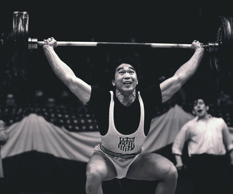 V 85 letech zemřel legendární americký vzpěrač Tamio "Tommy" Kono (na snímku). 