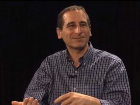 Producent a scenárista Simpsonových Mike Reiss.