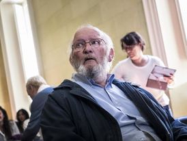 Šestasedmdesátiletý Jean-Claude Mas byl odsouzen za výrobu vadných implantátů.