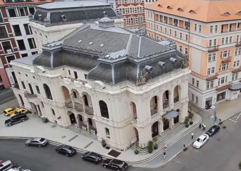 Budova Karlovarského městského divadla. Budova Karlovarského městského divadla.
