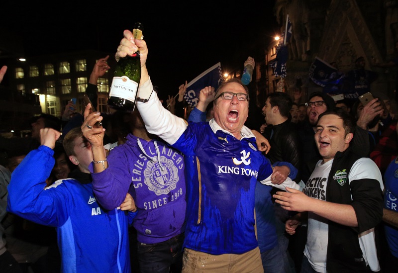 Fanoušci Leicesteru vyšli do ulic. 