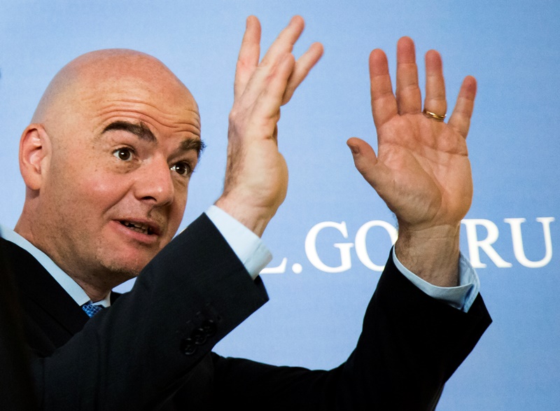 Nový prezident Mezinárodní fotbalové federace FIFA Gianni Infantino vyzval země UEFA, aby se zřekly dotací FIFA ve prospěch chudších zemí, pokud tyto peníze nebudou potřebovat. Nový prezident Mezinárodní fotbalové federace FIFA Gianni Infantino vyzval země UEFA, aby se zřekly dotací FIFA ve prospěch chudších zemí, pokud tyto peníze nebudou potřebovat.