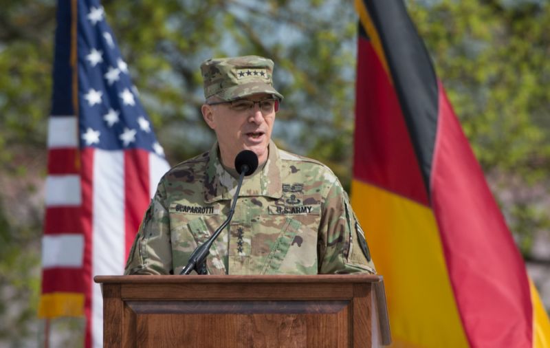 Ve Stuttgartu se ujal funkce nový velitel amerických vojsk v Evropě generál Curtis Scaparrotti. 
