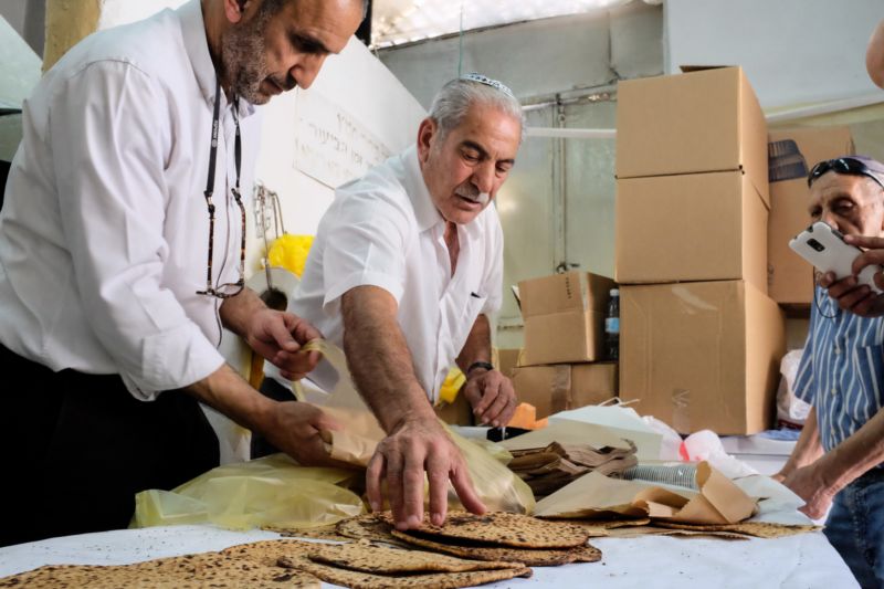 Izrael nabízí pestrou nabídku gastronomie, v níž se mísí židovské tradice se středomořskou a východní kuchyní.