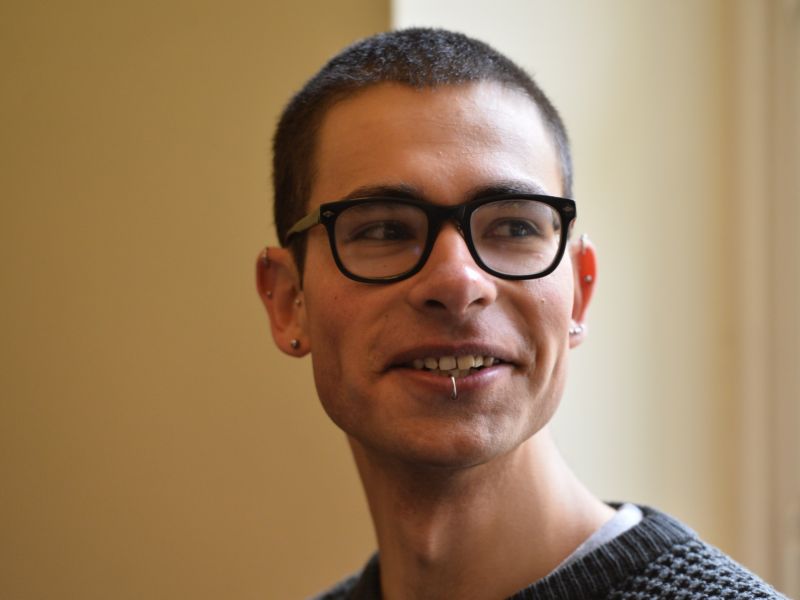Před ministerstvem vnitra se shromáždilo několik desítek lidí na podporu ruského studenta a anarchisty Igora Ševcova.
