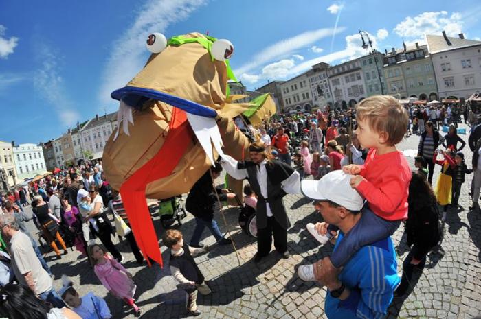 Dračí slavnosti v Trutnově každoročně připomínají místní pověst.