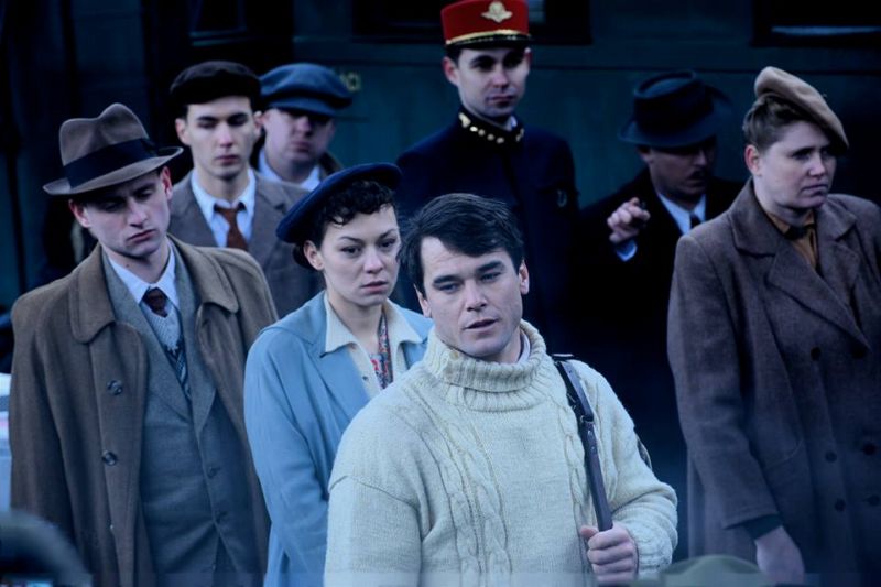 Film Tenkrát v ráji vypráví o legendárním horolezci z Českého ráje Josefu Smitkovi, kterého ztvárnil herec Vávra Hradílek (na snímku uprostřed).