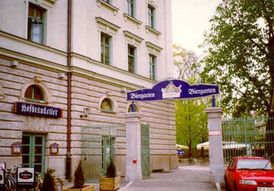 Pivnice a restaurace Hofbräukeller.